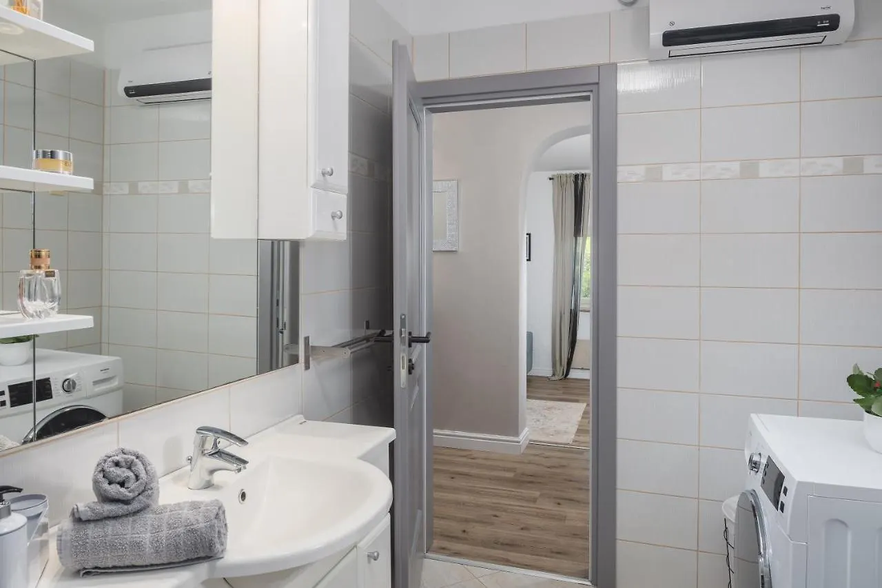 Family Vacation Villa Žbandaj