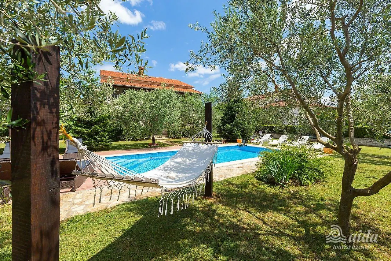 Family Vacation Villa Žbandaj