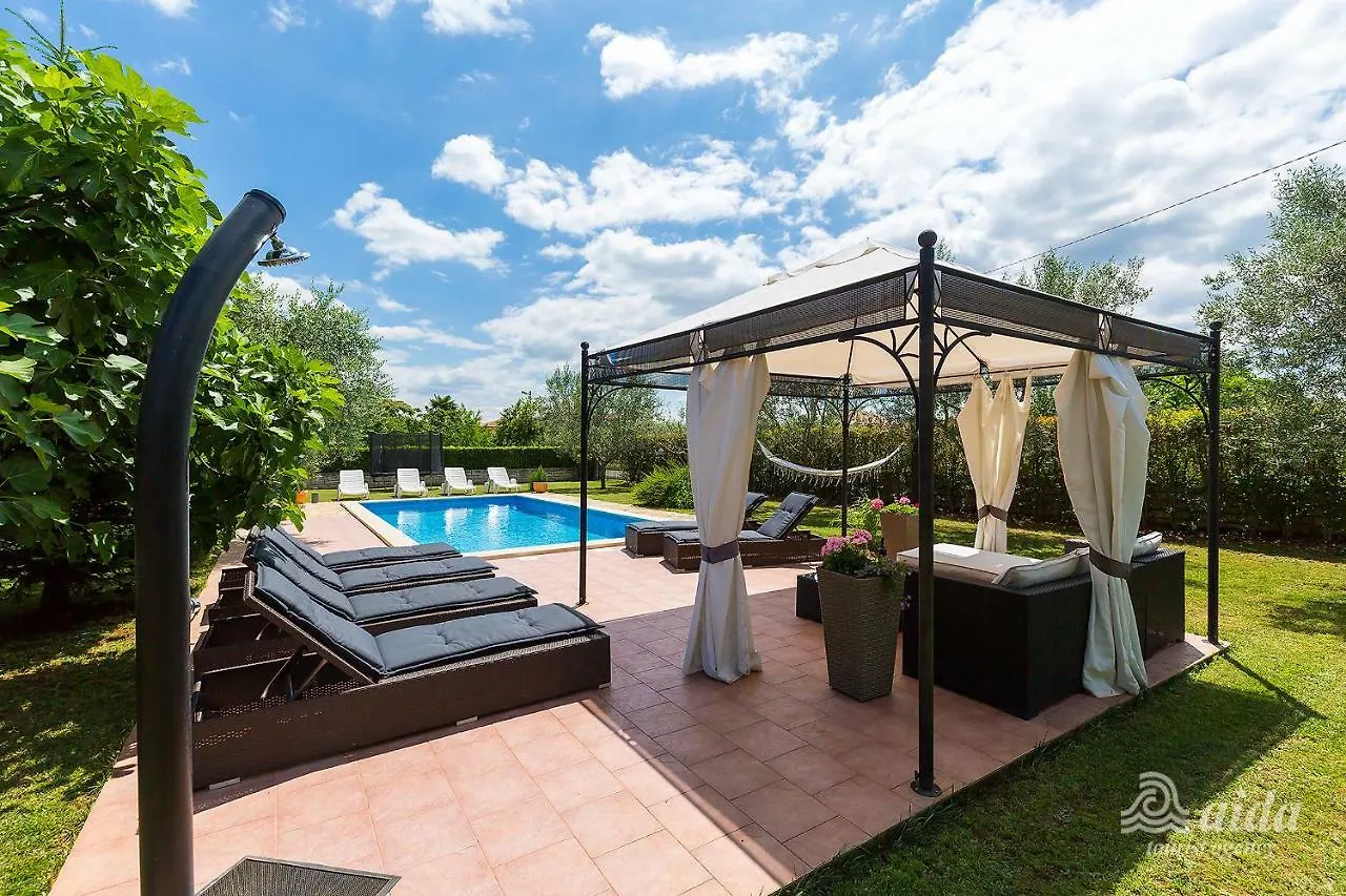 Family Vacation Villa Žbandaj Kroatien