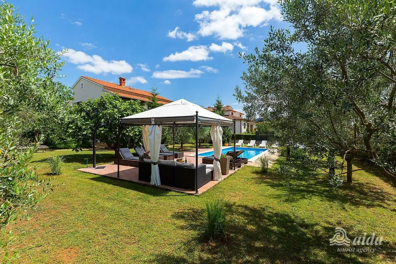 Family Vacation Villa Žbandaj