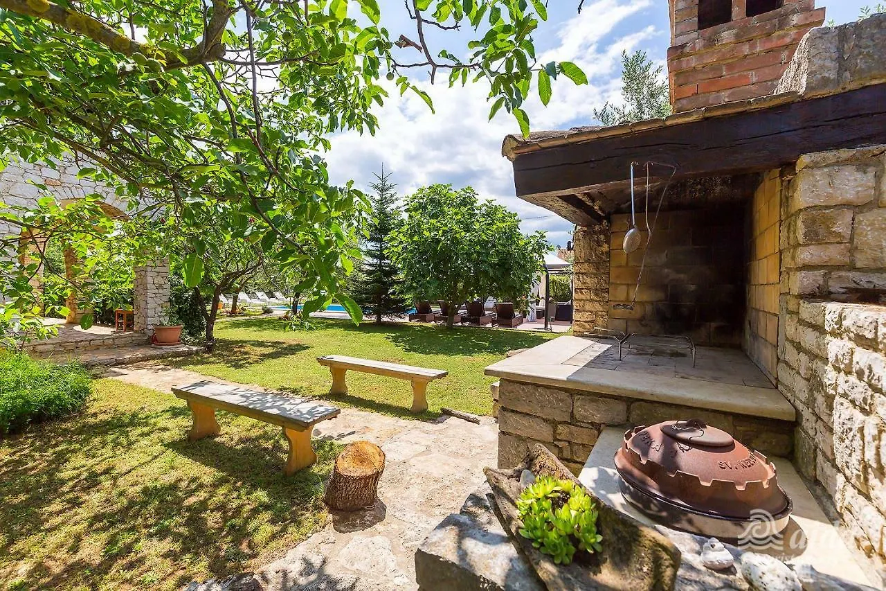 Family Vacation Villa Žbandaj